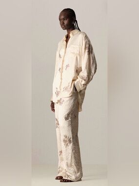 ARRANGE Cream Crinkle Satin Floral Set